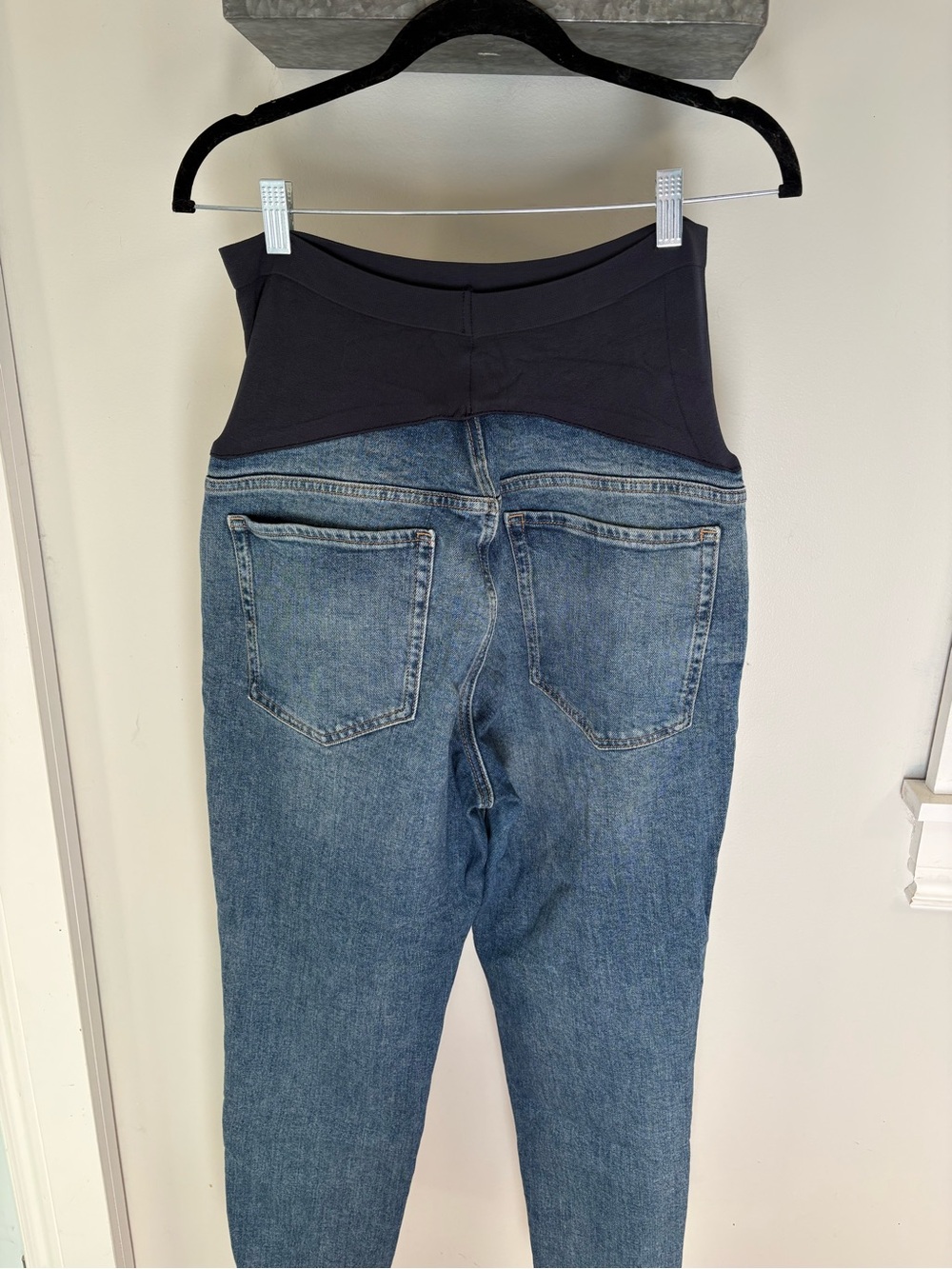 Old Navy Blue Cropped Maternity Jeans with Black Panel - Picture 2 of 4